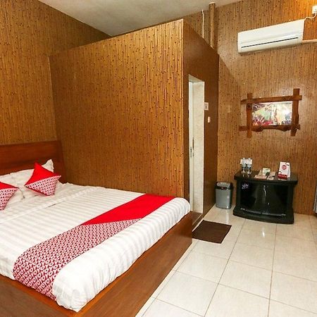 Vaccinated Staff - Oyo 1230 Kampoeng Osing Syariah Guesthouse 外南梦 外观 照片