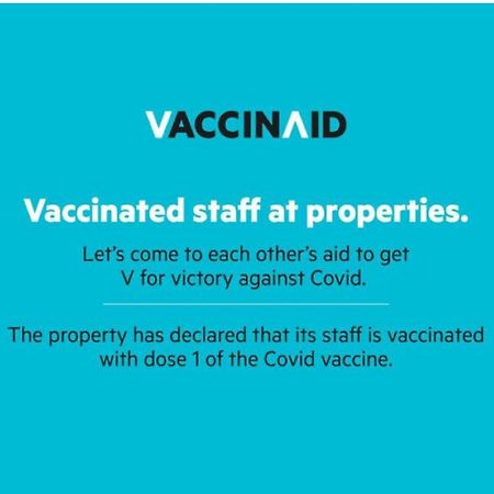 Vaccinated Staff - Oyo 1230 Kampoeng Osing Syariah Guesthouse 外南梦 外观 照片