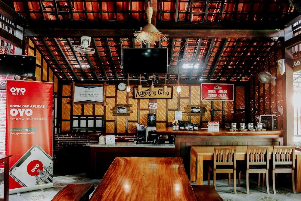 Vaccinated Staff - Oyo 1230 Kampoeng Osing Syariah Guesthouse 外南梦 外观 照片