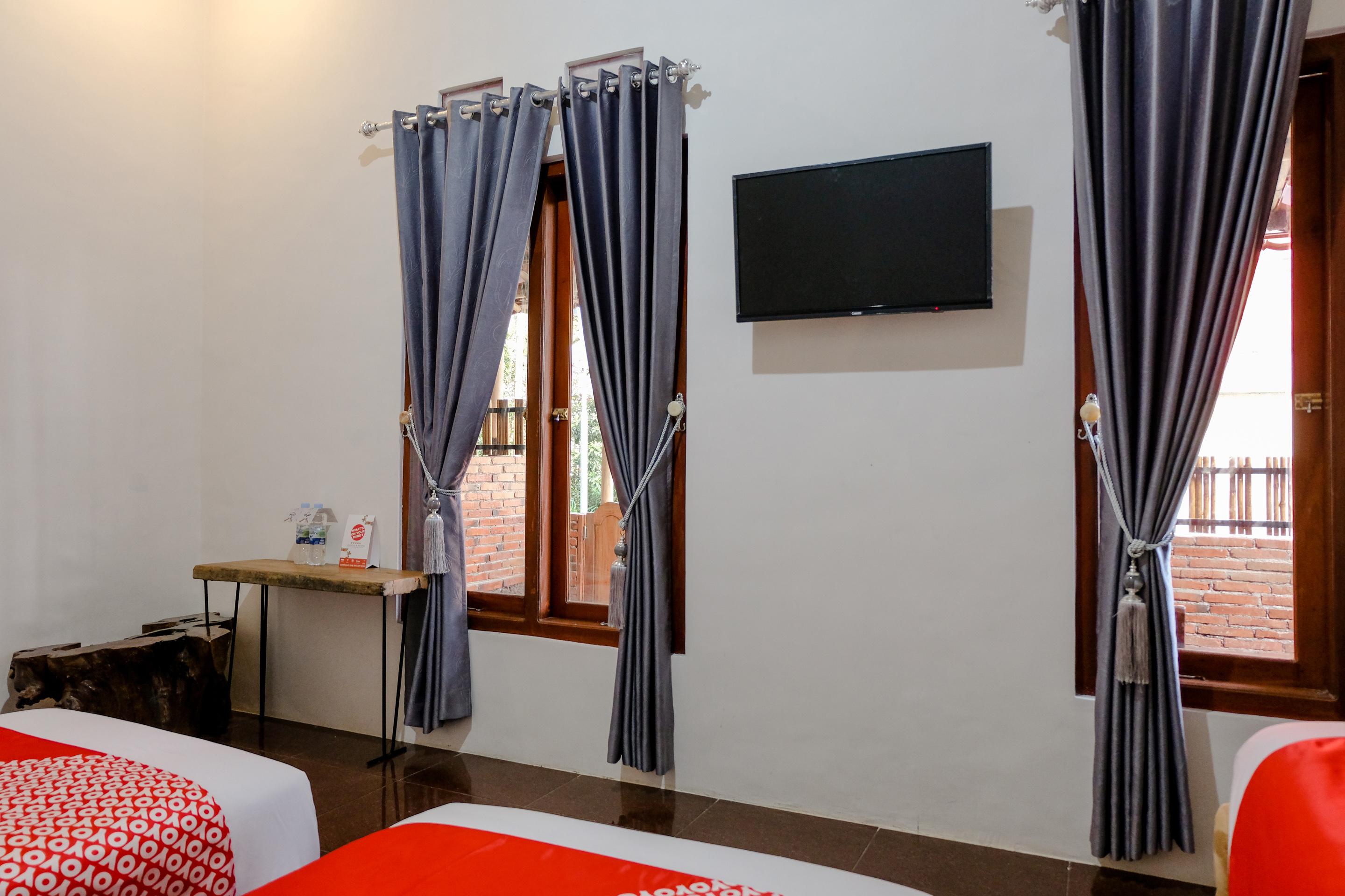 Vaccinated Staff - Oyo 1230 Kampoeng Osing Syariah Guesthouse 外南梦 外观 照片