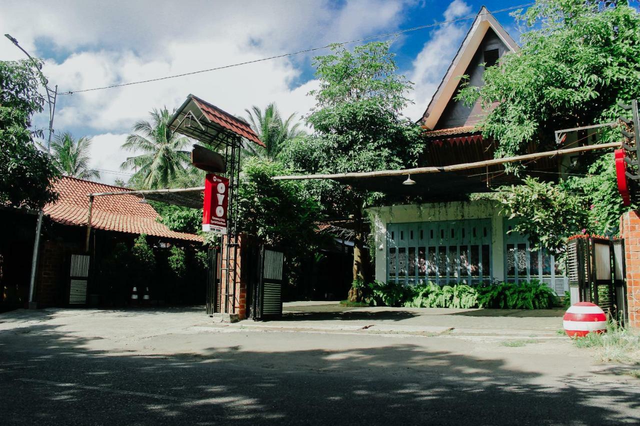 Vaccinated Staff - Oyo 1230 Kampoeng Osing Syariah Guesthouse 外南梦 外观 照片