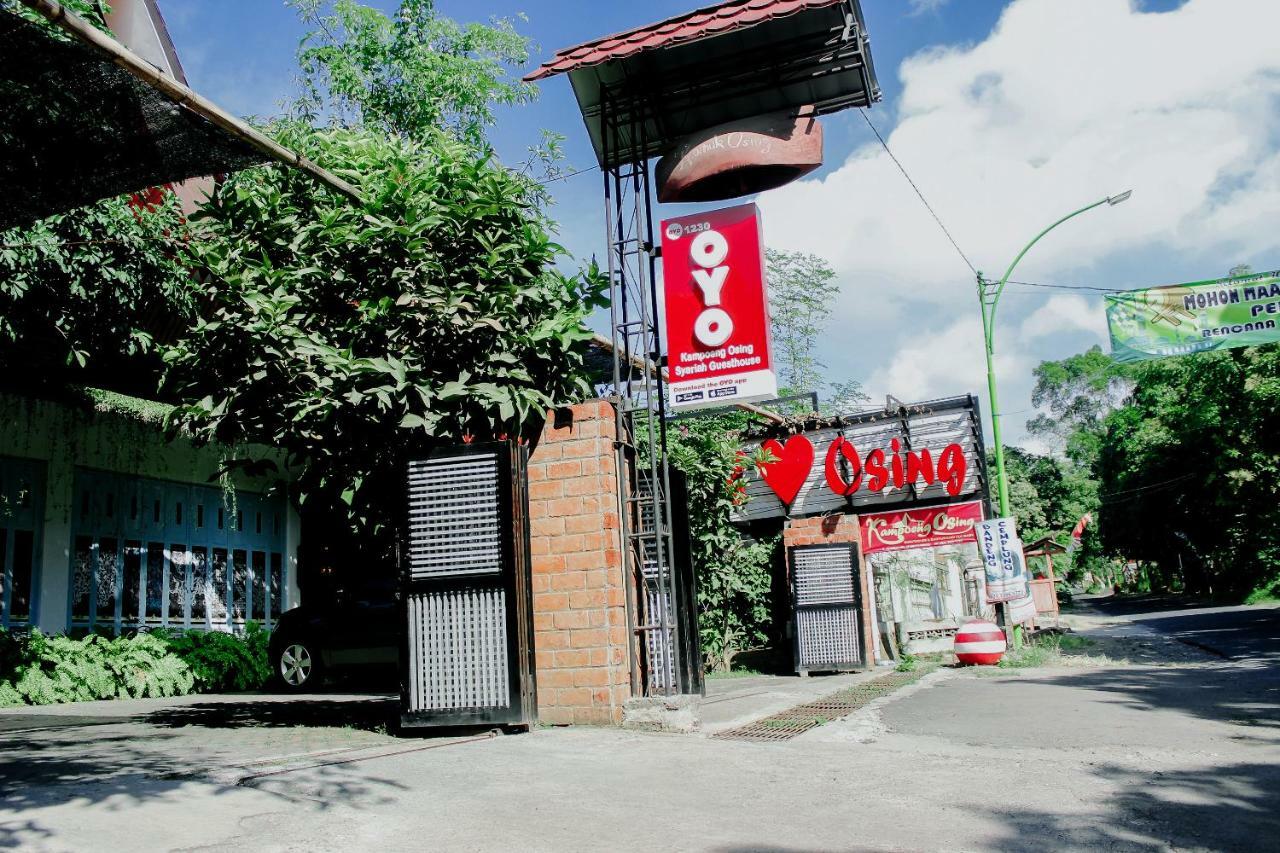 Vaccinated Staff - Oyo 1230 Kampoeng Osing Syariah Guesthouse 外南梦 外观 照片