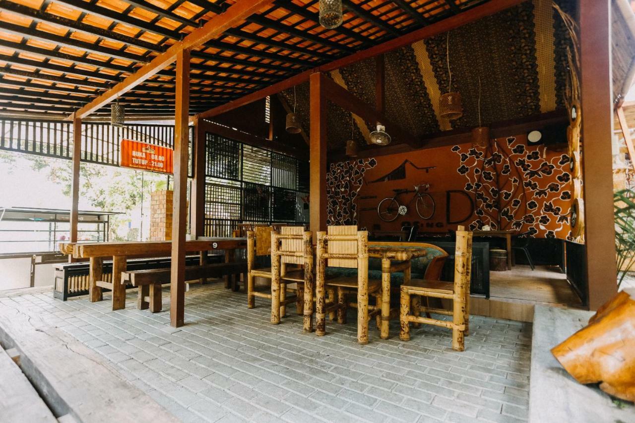 Vaccinated Staff - Oyo 1230 Kampoeng Osing Syariah Guesthouse 外南梦 外观 照片