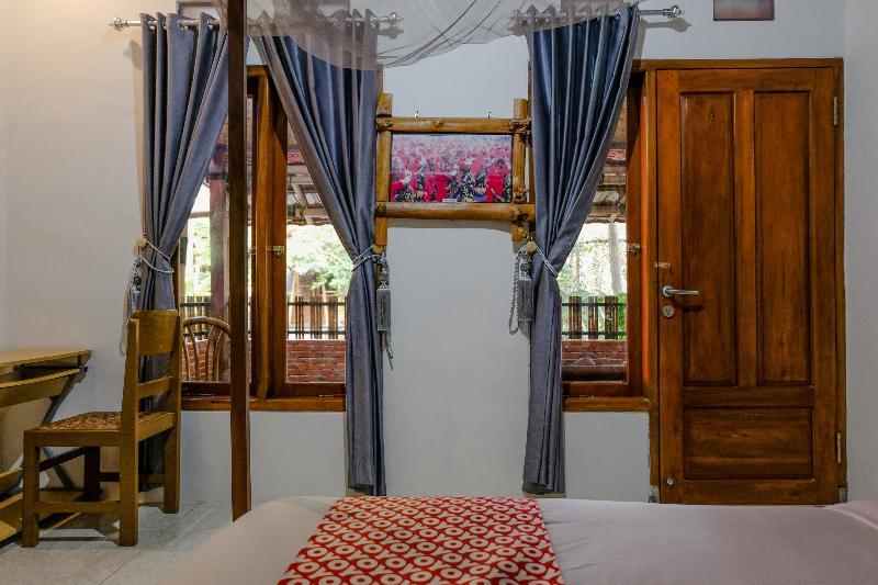 Vaccinated Staff - Oyo 1230 Kampoeng Osing Syariah Guesthouse 外南梦 外观 照片